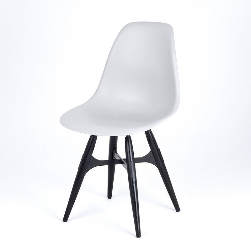 ZigZag Chair with white shell, black base