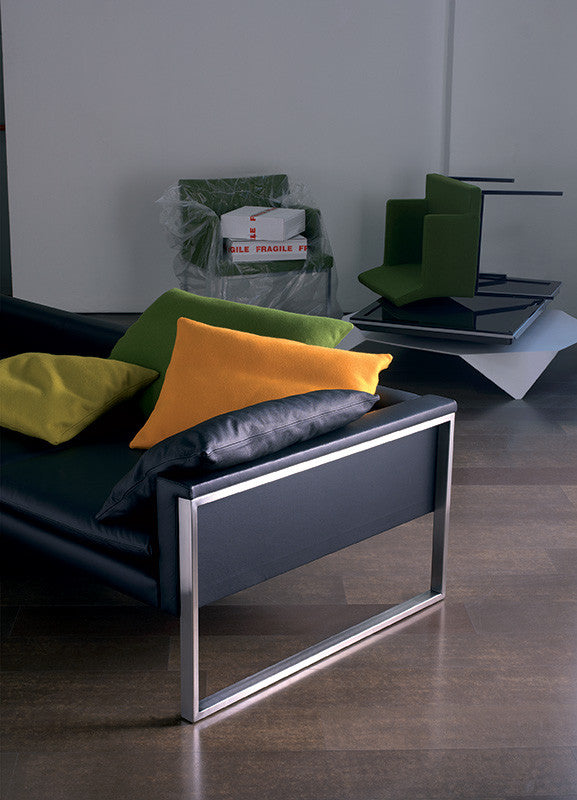 Go Large Triple Sofa leg detail