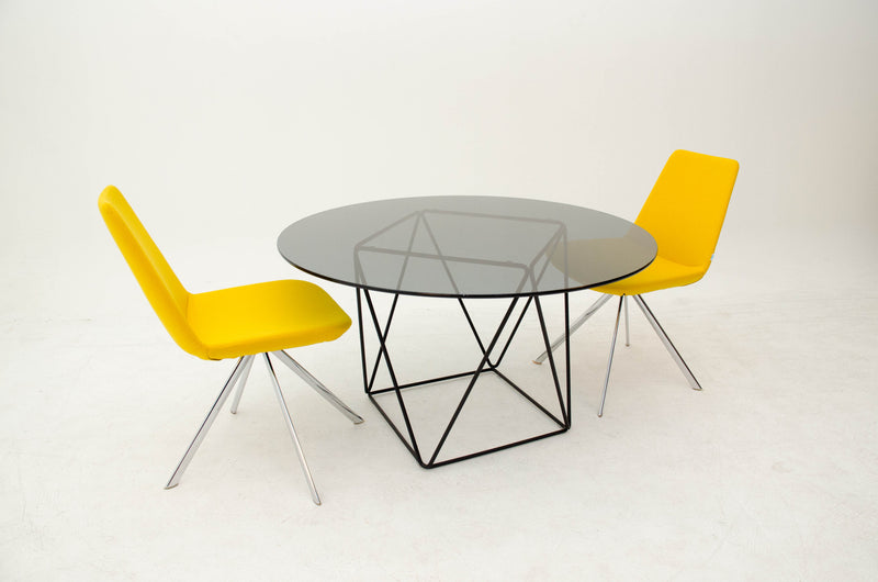 modern glass Ray dining table with metal black legs with Pera Ellipse yellow chairs