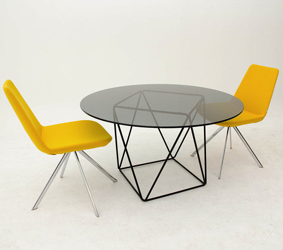 modern glass Ray dining table with metal black legs with Pera Ellipse yellow chairs