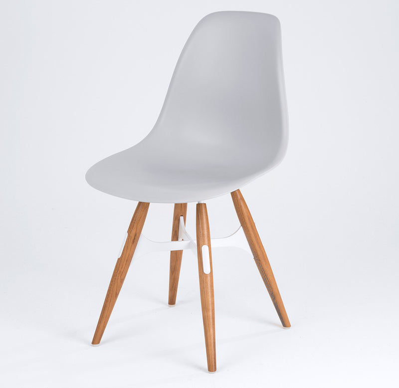 ZigZag Chair with white shell and light wood legs